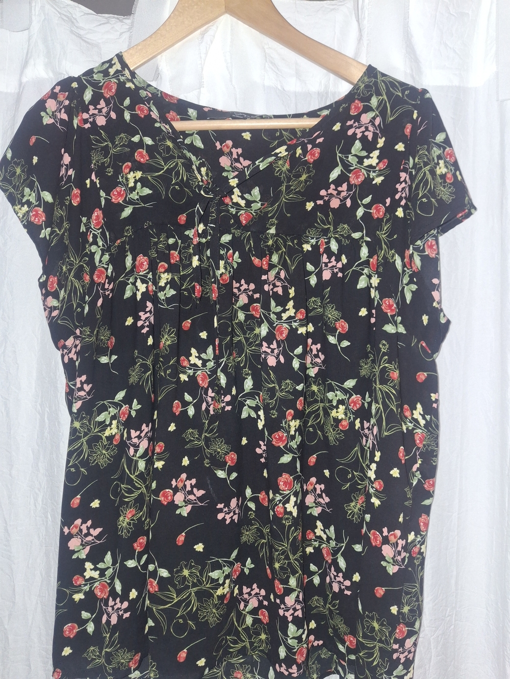 Floral V-Neck Black Short Sleeve Blouse